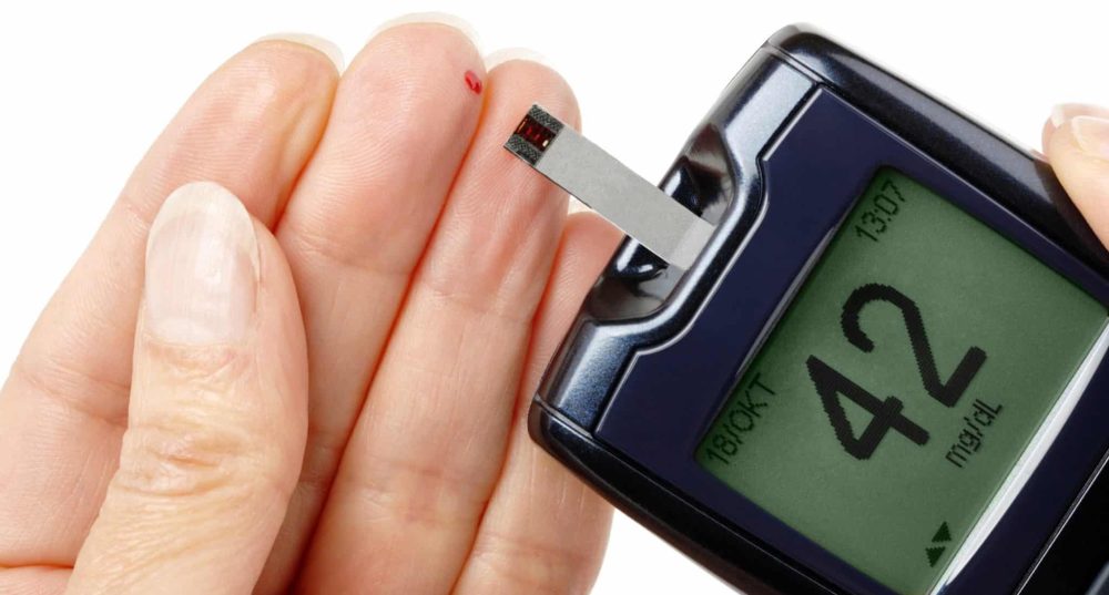 Adult Low Blood Sugar: Spotting Symptoms & Preventing Dips